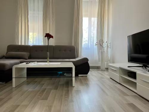 23b12fdd-1f42-4b8e-85bd-dd6915e2f05d