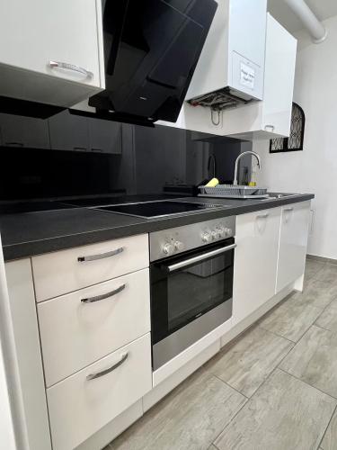 cbb9740c-9f1c-46dc-9056-0c08cd4ab584