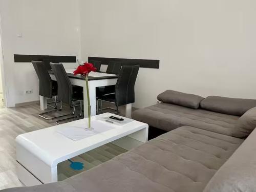 ee902236-5166-4181-b484-862c47a60df6