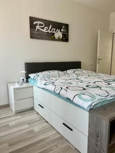 f85ff7a0-b6e3-421b-9027-cb8b5229da3a